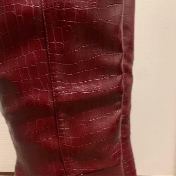 NEW CRANBERRY CROC KNEE HIGH BOOTS - Picture 3 of 16
